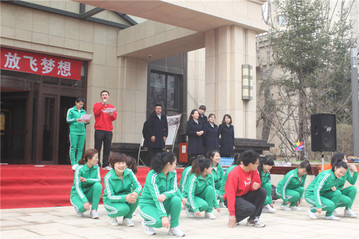 壹品人家携立人幼儿园举办首届亲子风筝节(图7)