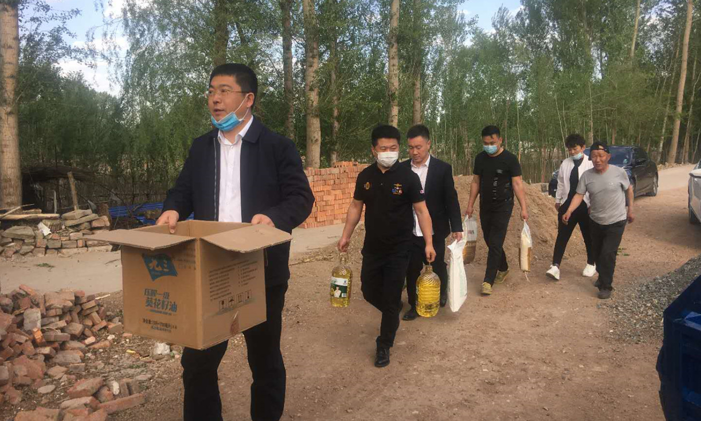 践行企业责任、助力扶贫攻坚 -金泰地产党支部走进南八家子乡(图1)