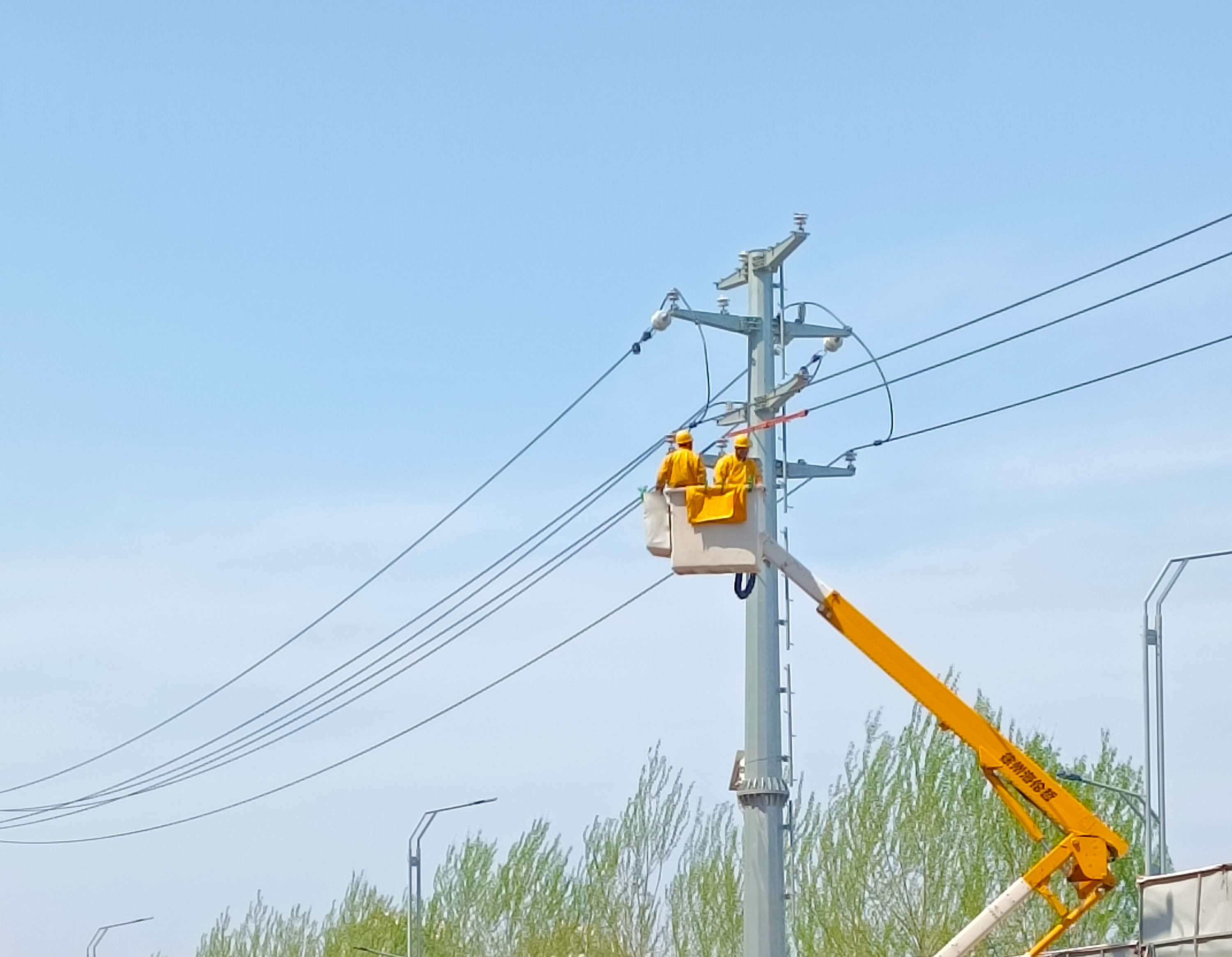 金泰学府二期高压线路顺利拆除(图1)