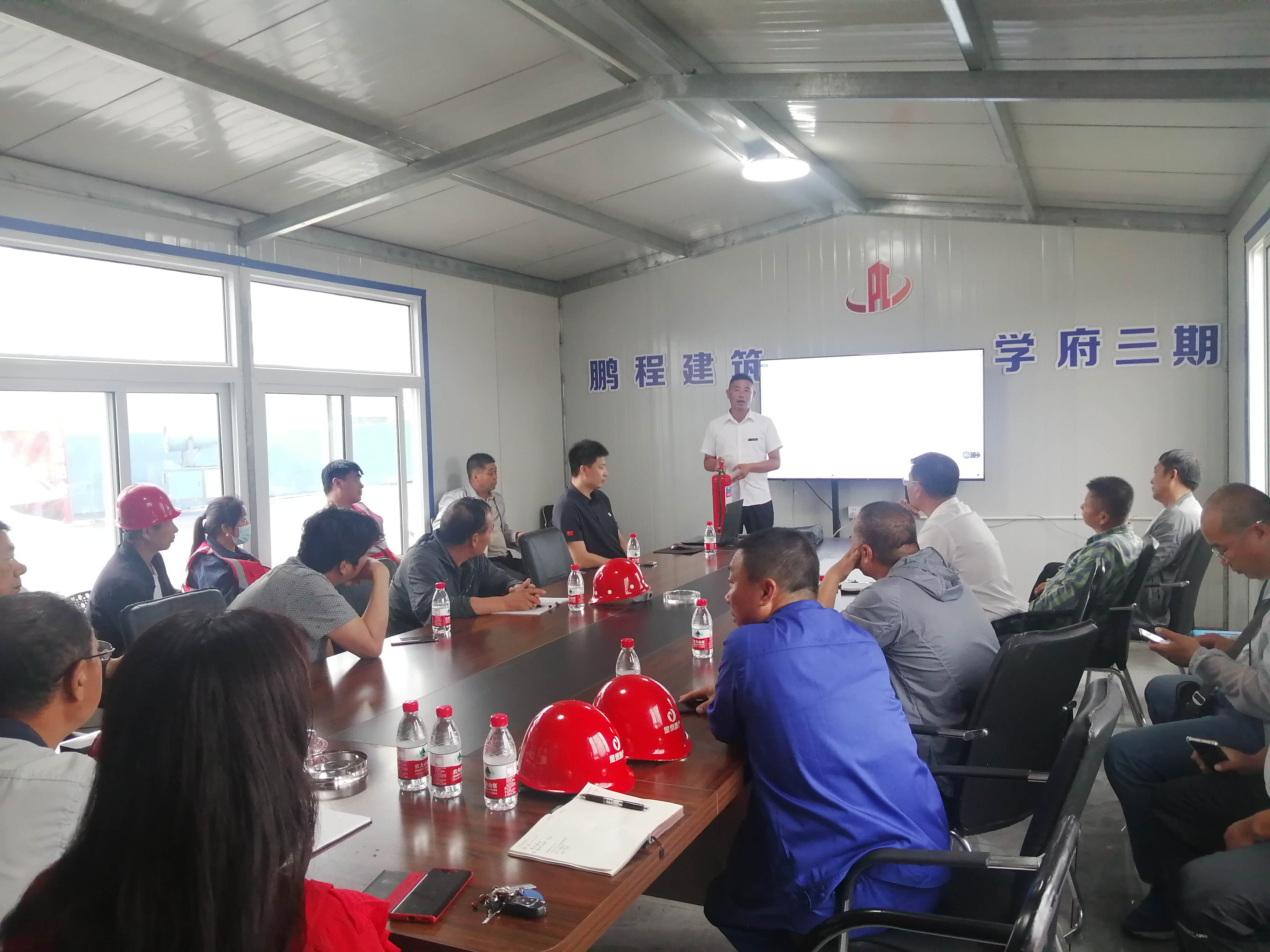 地产公司组织开展项目现场消防培训活动(图1)