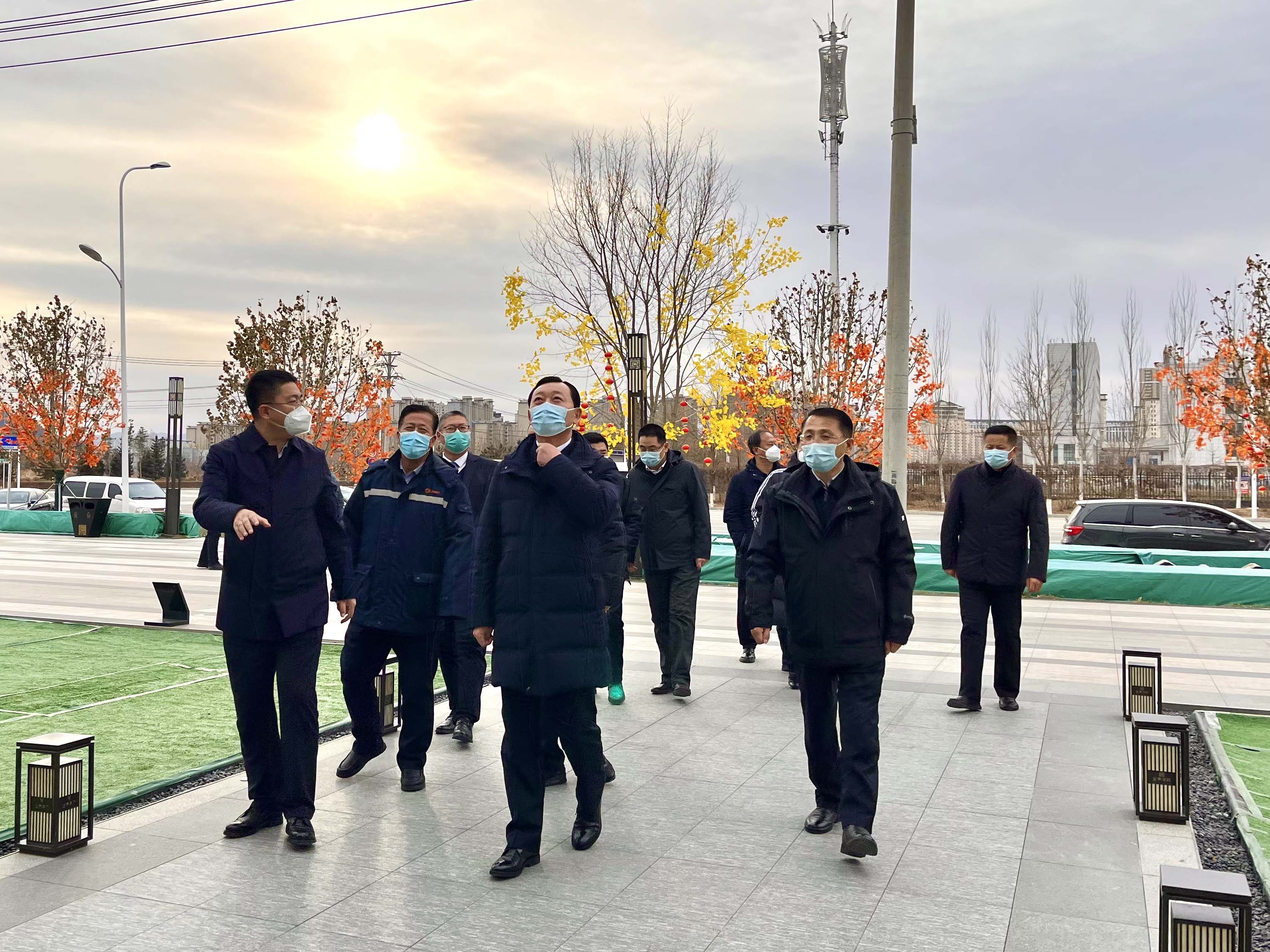 谢卫东市长一行莅临金泰城市书房参观调研(图1)