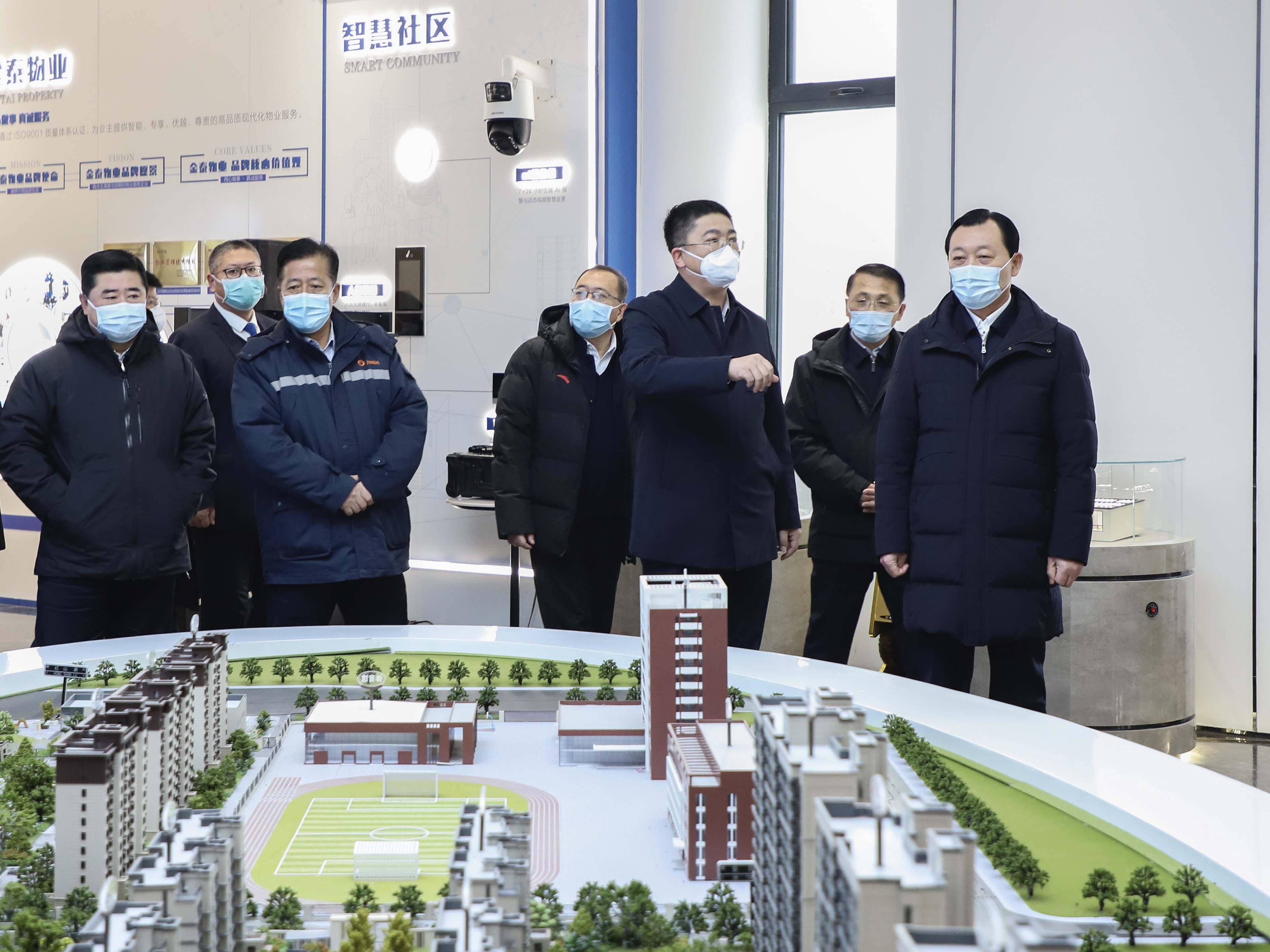 谢卫东市长一行莅临金泰城市书房参观调研(图2)