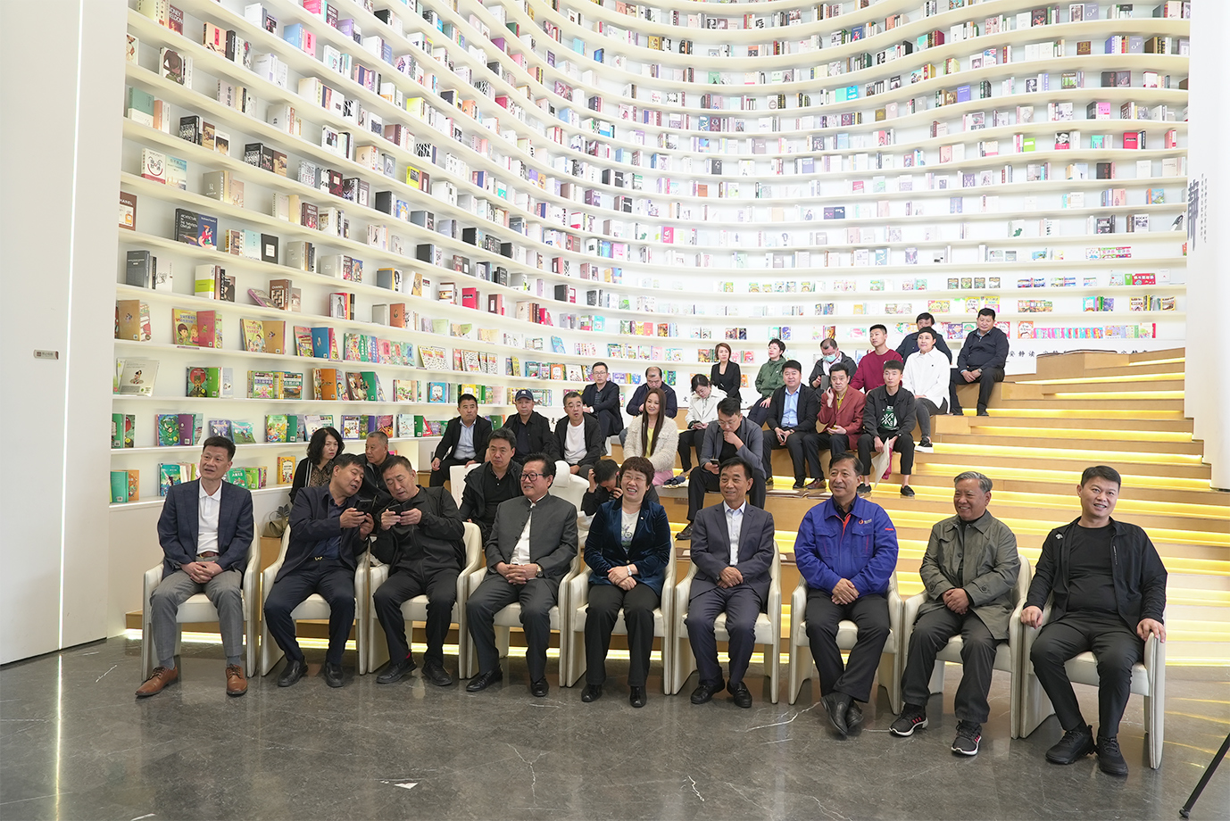 “崇尚企业家精神 谱写新时代篇章”市书协向民营企业家赠送书法作品活动，5月17日于金泰城市书房举办(图1)