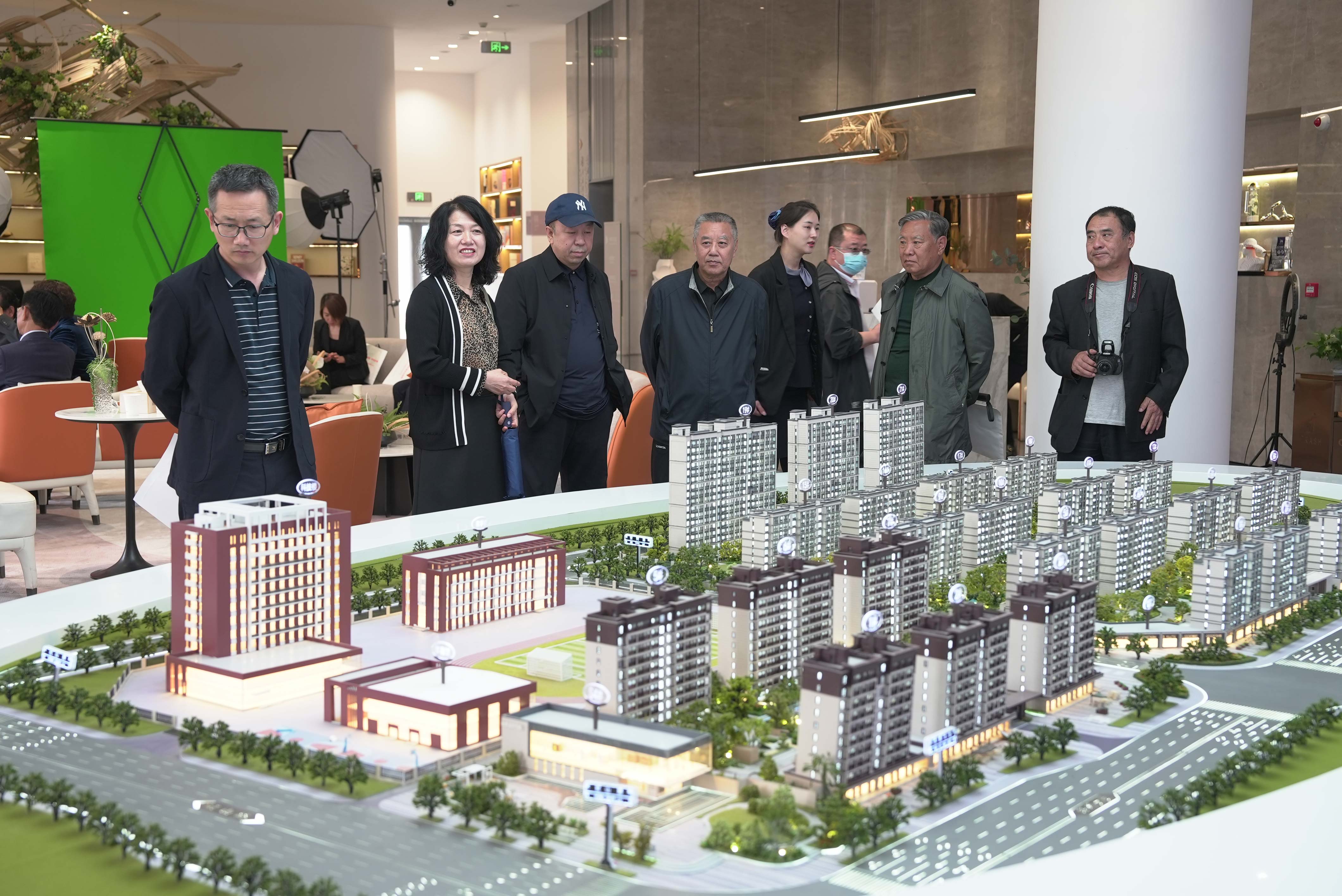 “崇尚企业家精神 谱写新时代篇章”市书协向民营企业家赠送书法作品活动，5月17日于金泰城市书房举办(图4)