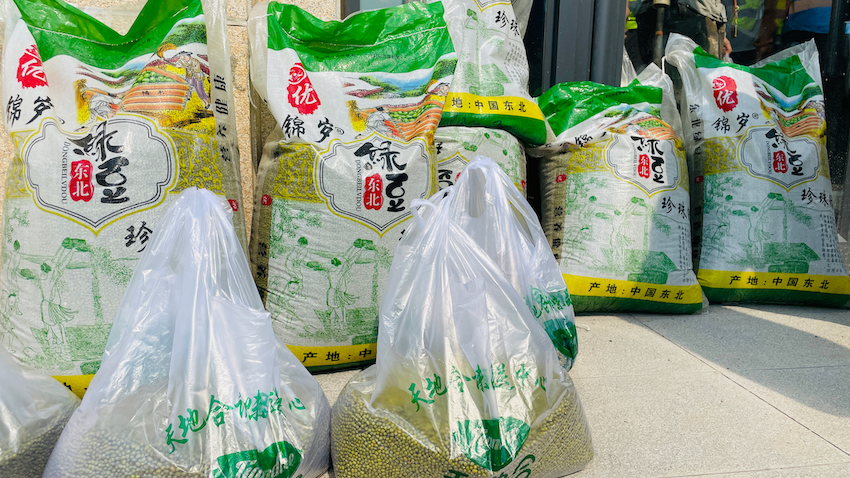 酷夏送清凉&nbsp;关怀沁人心 金泰地产为高温下的建设者们送去夏日问候(图3)