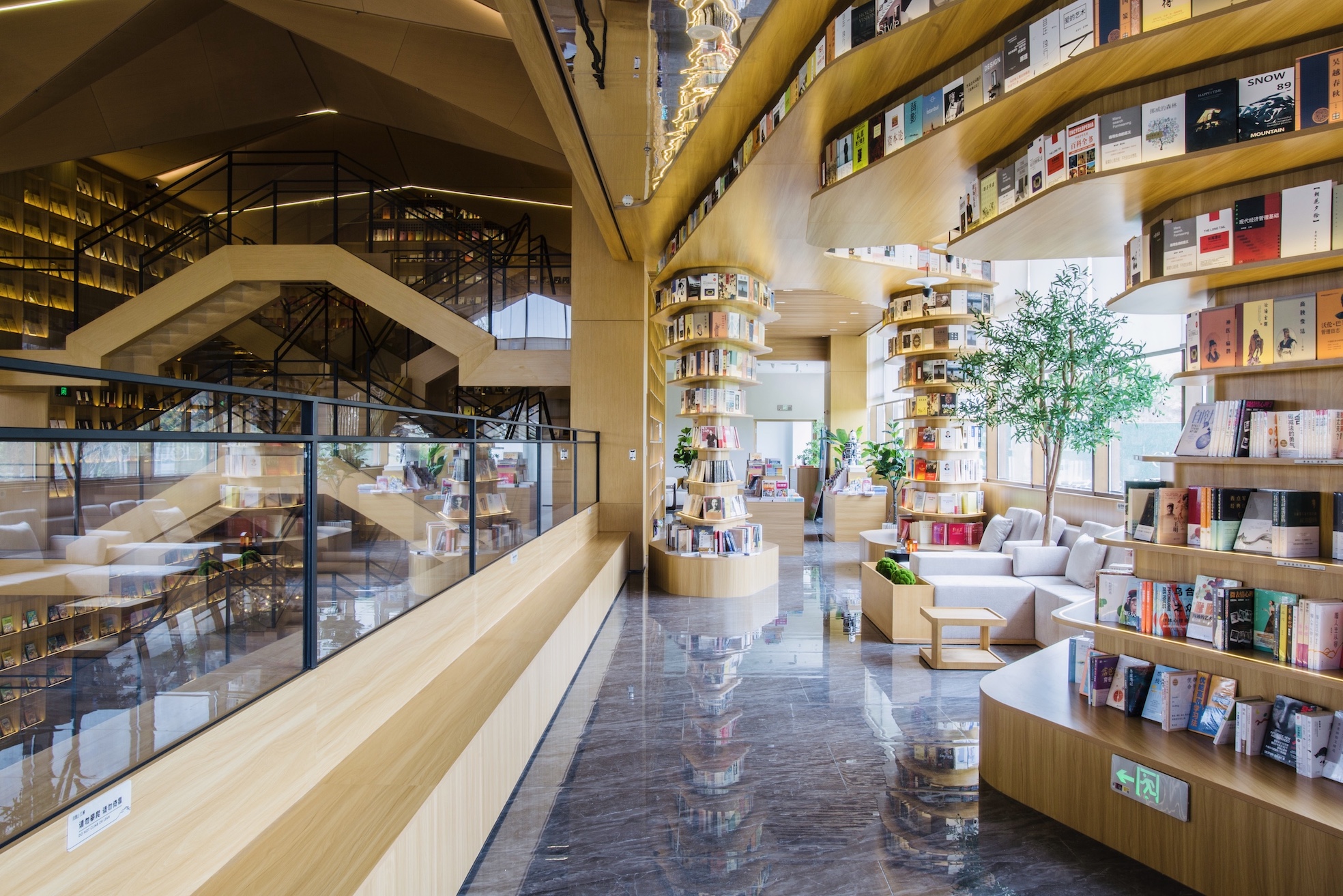 凤凰山·云麓美学馆暨山水间城市书房8月10日正式开放(图1)