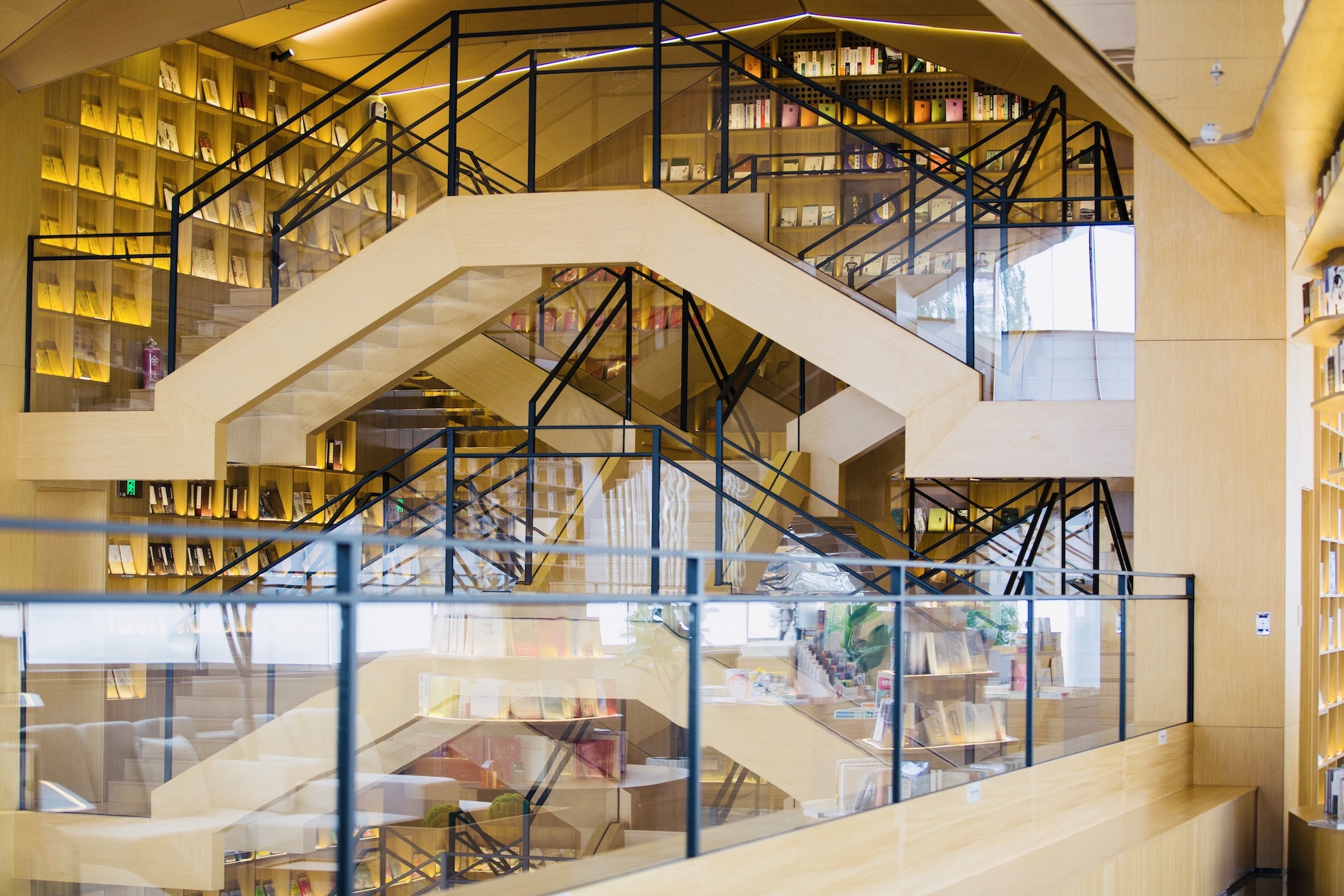 凤凰山·云麓美学馆暨山水间城市书房8月10日正式开放(图2)