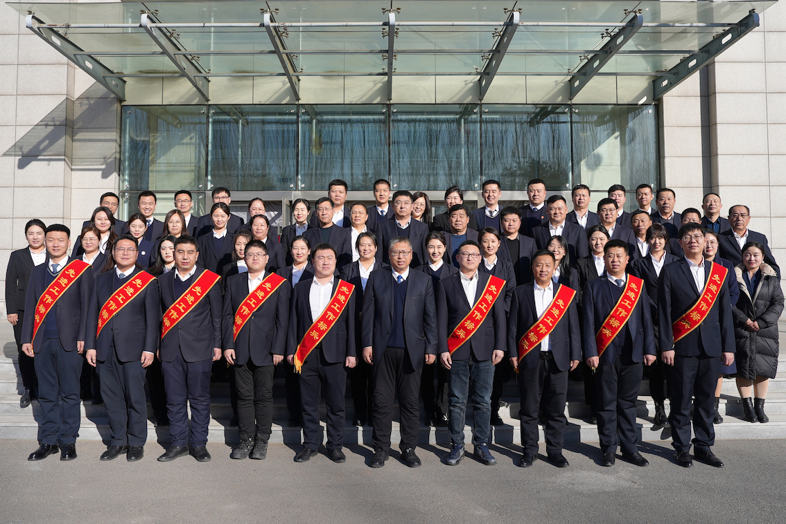 金泰地产祝全市人民新春快乐，龙年大吉！(图1)